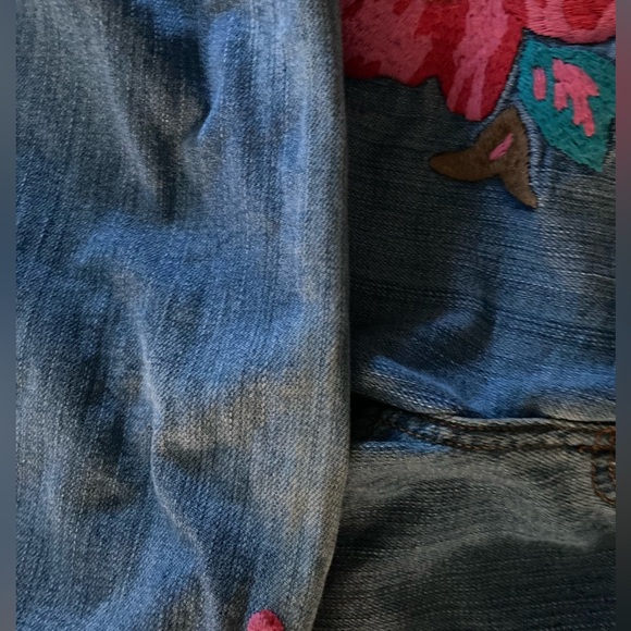 Beautiful embroidered Denim - Picture 4 of 10